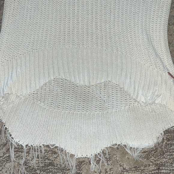 Guess white, distressed sweater (M) - Picture 3 of 5